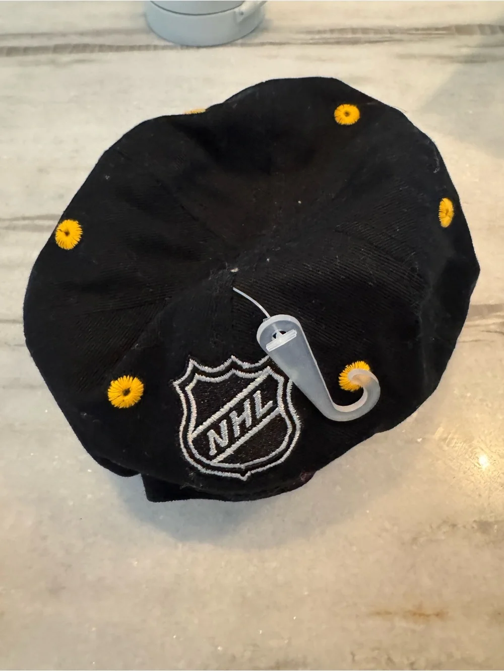 🧢 NWT Boston Bruins NHL Infant elastic Black and Yellow Logo Hat